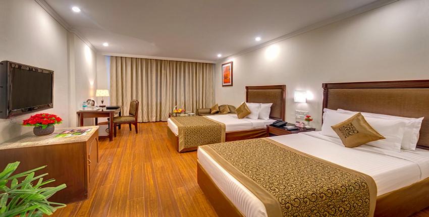 Postel nebo postele na pokoji v ubytování Hotel Hindusthan International, Varanasi