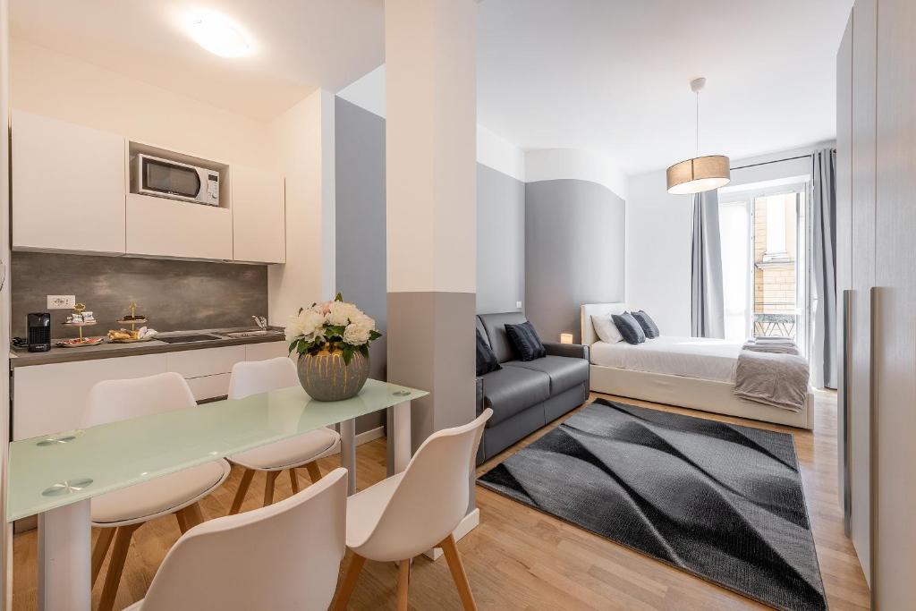 Milan Royal Suites - Centro Cadorna - Studio With Balcony