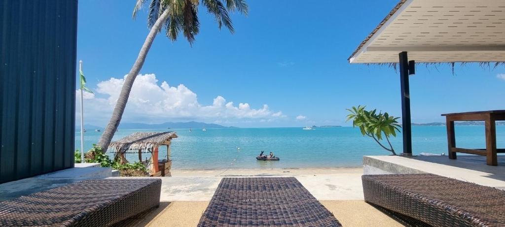 a view of the beach from a resort patio at Pico Samui in Bophut