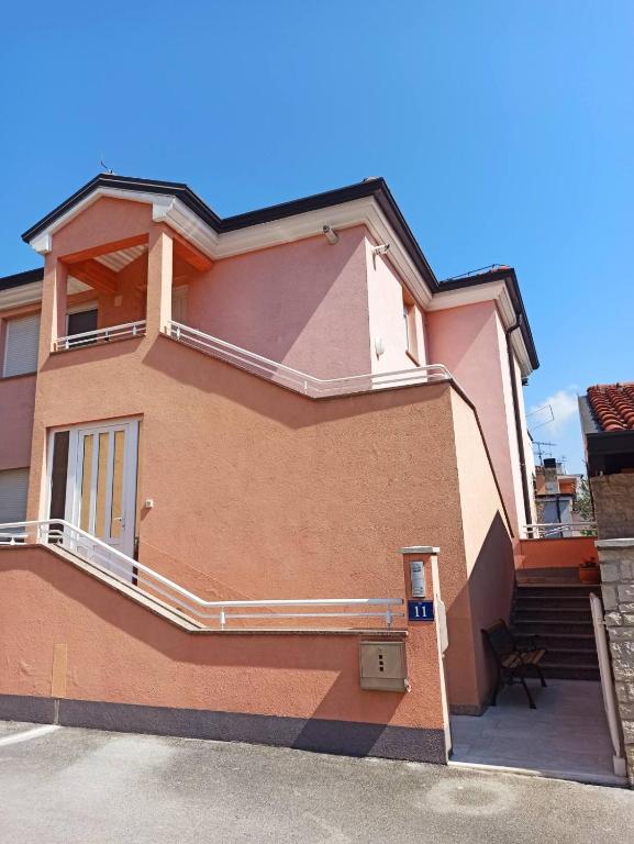 Budova, kde se apartmán nachází