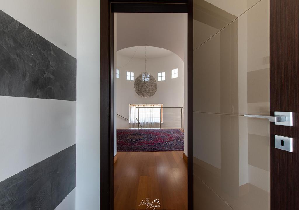 Zdjęcie z galerii obiektu LANGA SUNSET VILLA w mieście Belvedere Langhe