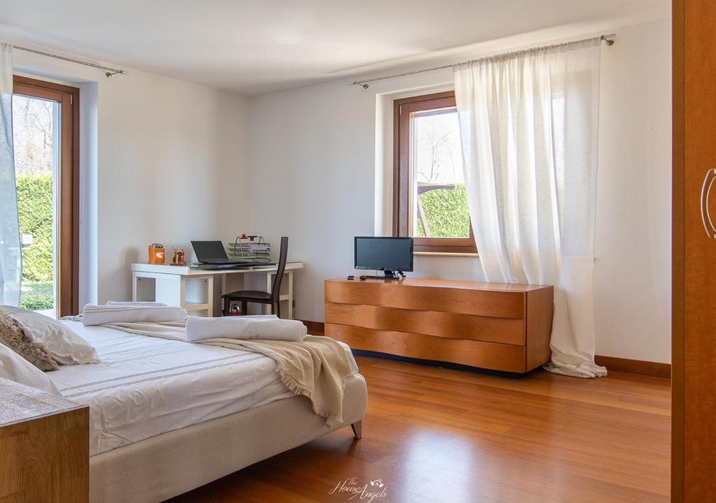 Łóżko lub łóżka w pokoju w obiekcie LANGA SUNSET VILLA