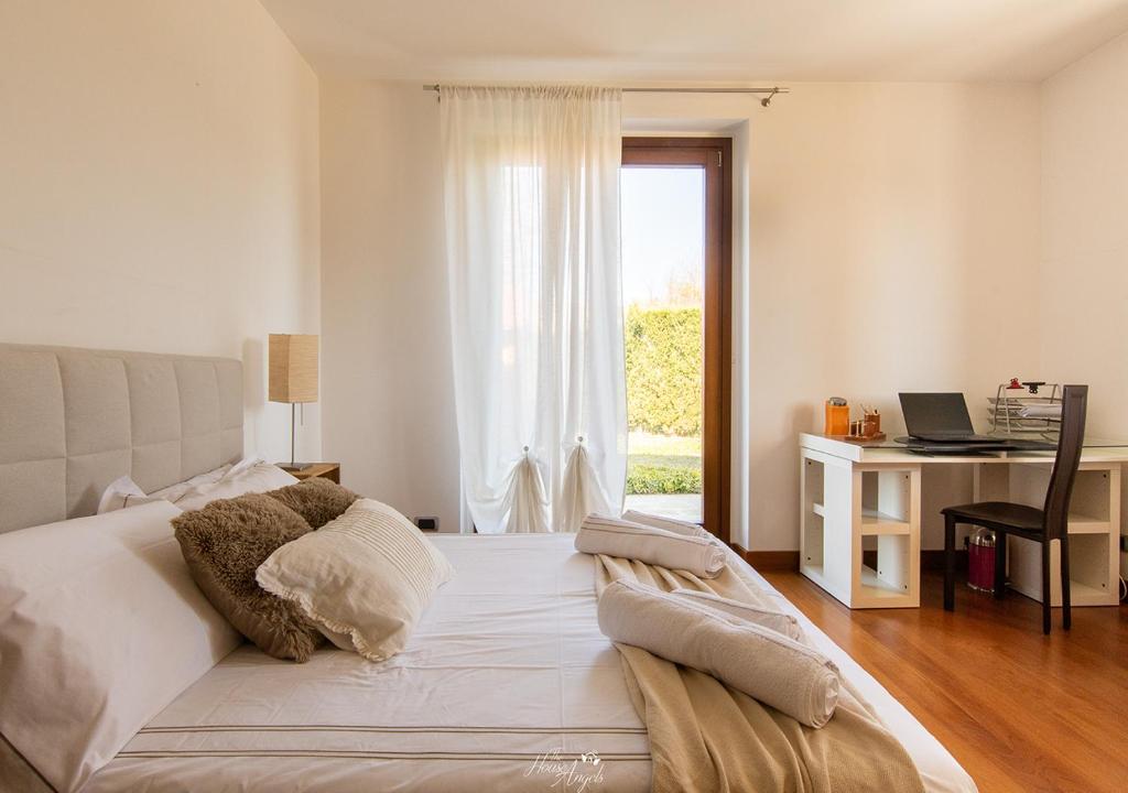Łóżko lub łóżka w pokoju w obiekcie LANGA SUNSET VILLA