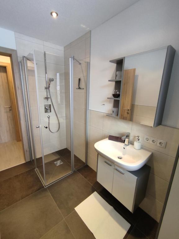 A bathroom at Apart Katja