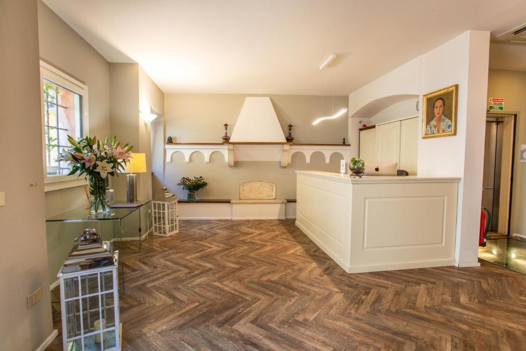 Kuchyň nebo kuchyňský kout v ubytování Hotel Degli Oleandri