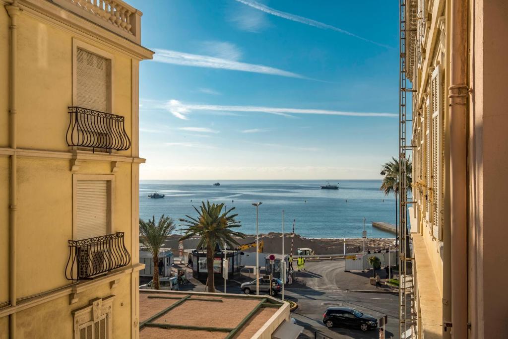 Wdf 2/3 bedrooms heart of Cannes!!