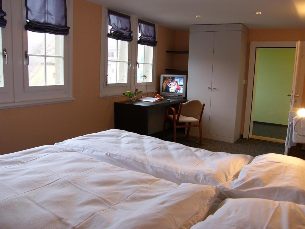 Postel nebo postele na pokoji v ubytování HOTEL RABEN