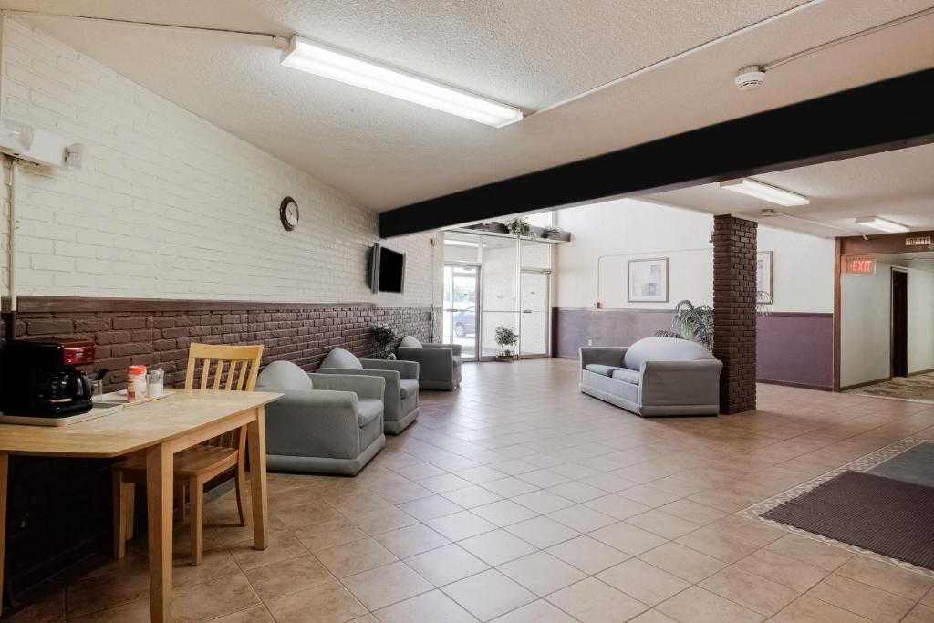 Posezení v ubytování OYO Hotel Morton East Peoria I-74