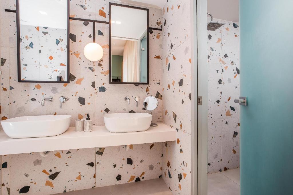 Mazoren Art Hotel - 11