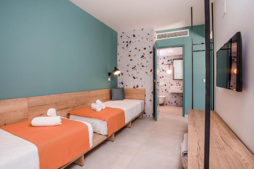 Posteľ alebo postele v izbe v ubytovaní Mazoren Art Hotel