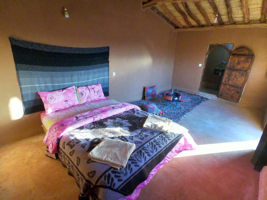 Sahara camp berber under stars