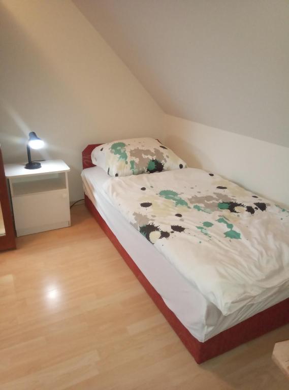 Posteľ alebo postele v izbe v ubytovaní HAUS FERENCZ Bötös Villa