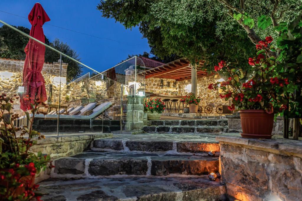 Ogród w obiekcie Heritage Hotel & Estate Raznjevica Dvori AD 1307