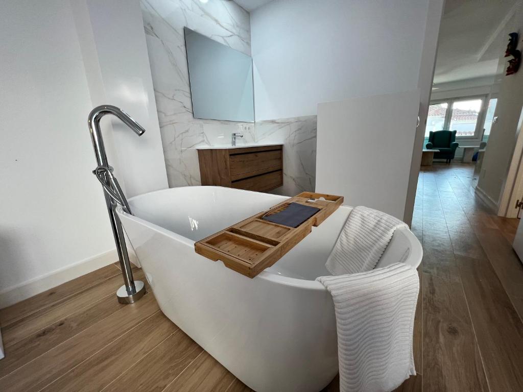 Karibu beach & pool, Marbella – Precios actualizados 2022