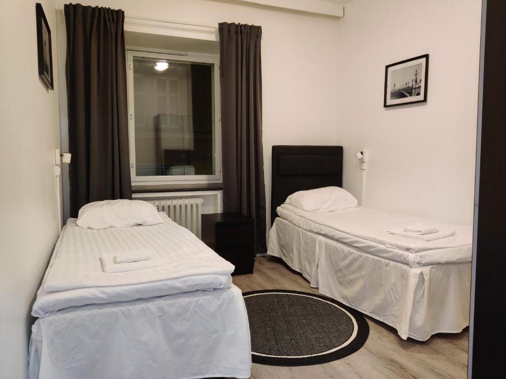 Postel nebo postele na pokoji v ubytování Alexi Apartments - Newly Renovated Apt in the Heart of the City near to Railway Station and Nokia Arena