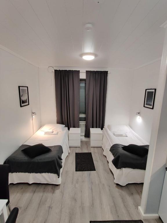 Postel nebo postele na pokoji v ubytování Alexi Apartments - Newly Renovated Apt in the Heart of the City near to Railway Station and Nokia Arena