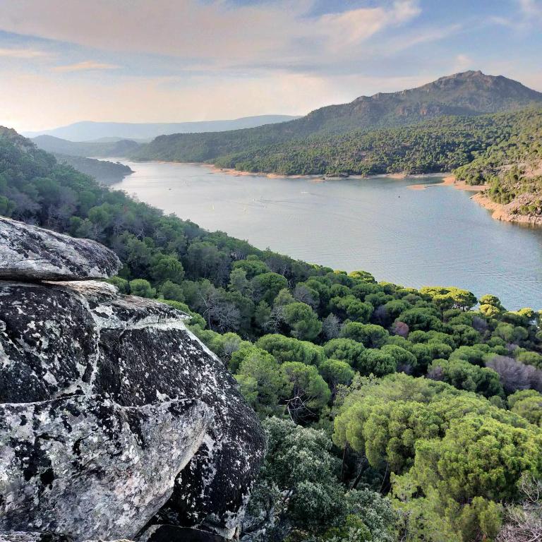 Fotografie z fotogalerie ubytování Casa Blanca de La Sierra hasta 24 hasta personas con Piscina Salina y Bbq v destinaci Pelayos de la Presa