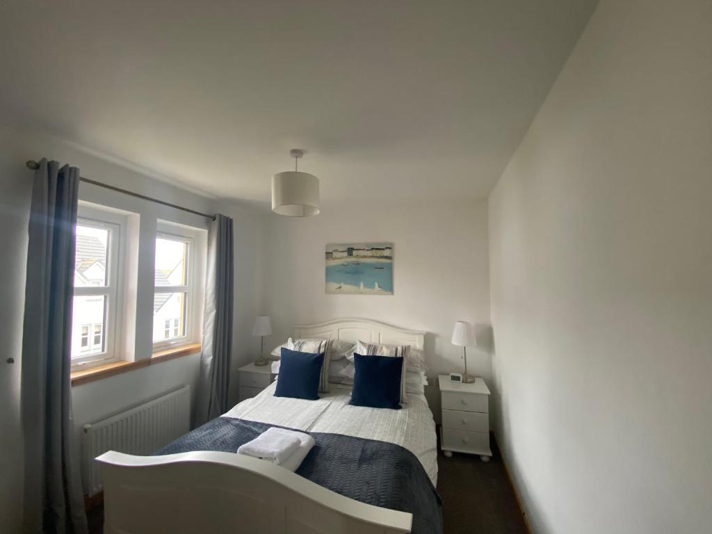Posteľ alebo postele v izbe v ubytovaní Little Acorn - 2-Bed Anstruther Apartment