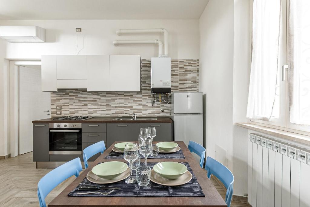 Kuchnia lub aneks kuchenny w obiekcie Al 33 di Via Roma - Apartments