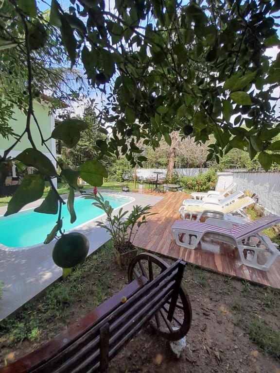 Casa com piscina, espaço gourmet e salão de jogos., Guapimirim