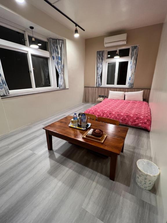 Postel nebo postele na pokoji v ubytování Nantou Xitou Riverside Homestay B&B