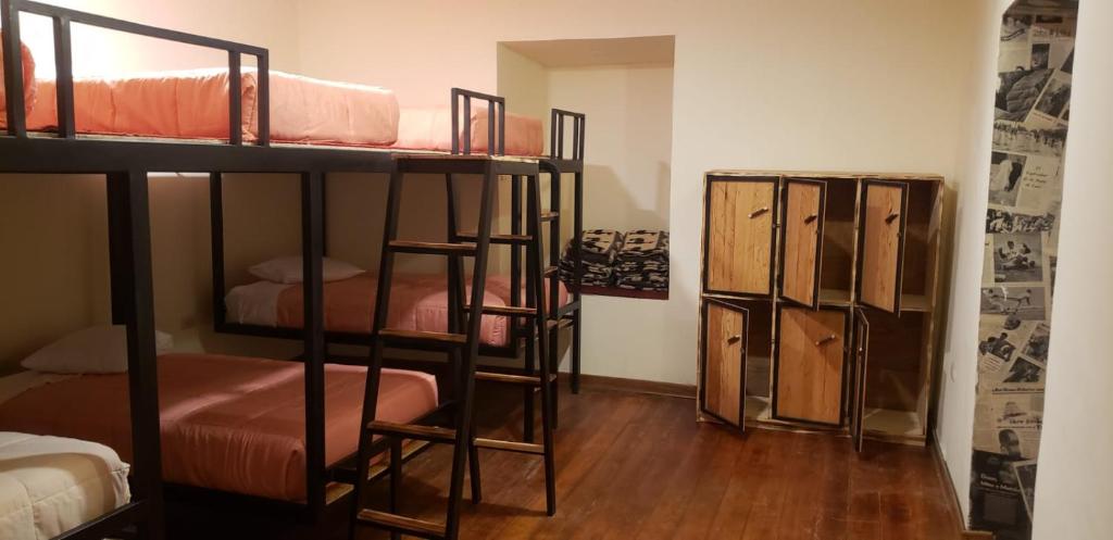 Palanda nebo palandy na pokoji v ubytování Hommam