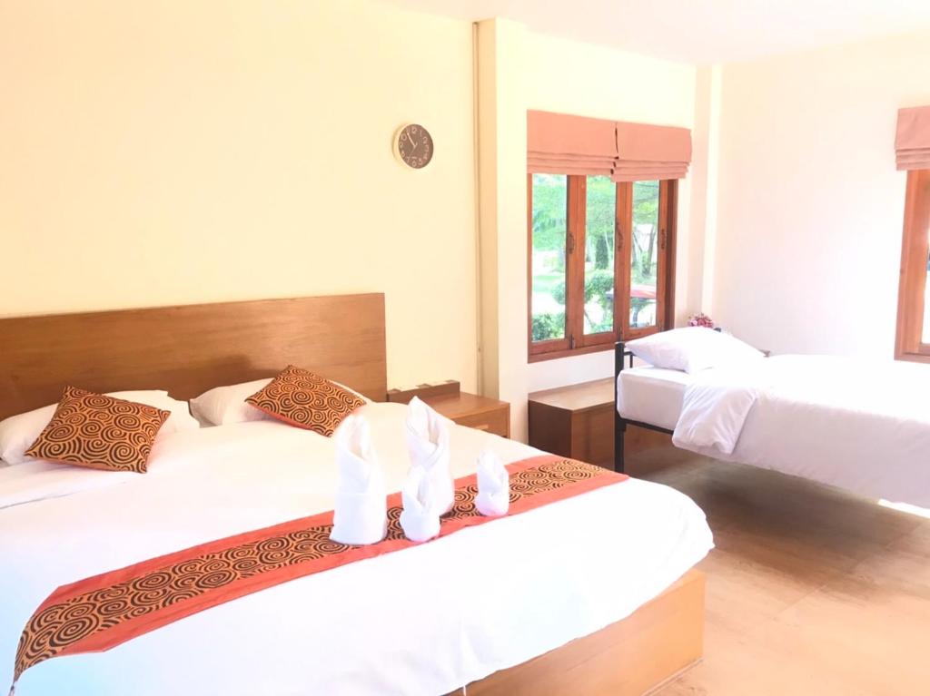 Postel nebo postele na pokoji v ubytování Pru Valley Thaley Tai Resort