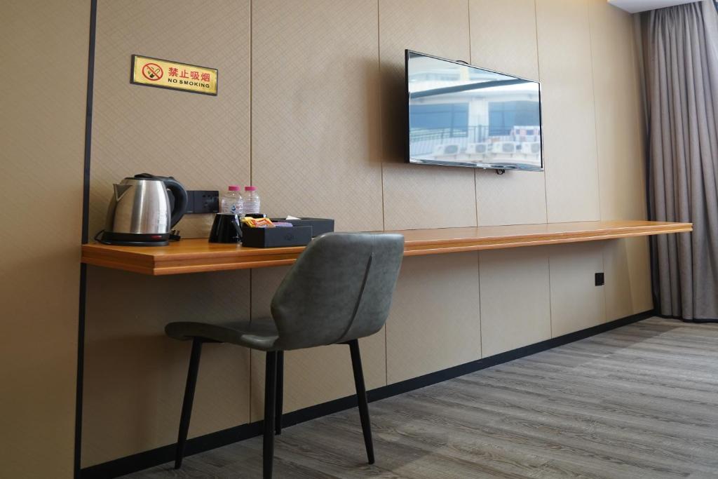 TV a/nebo společenská místnost v ubytování Joy Hotel