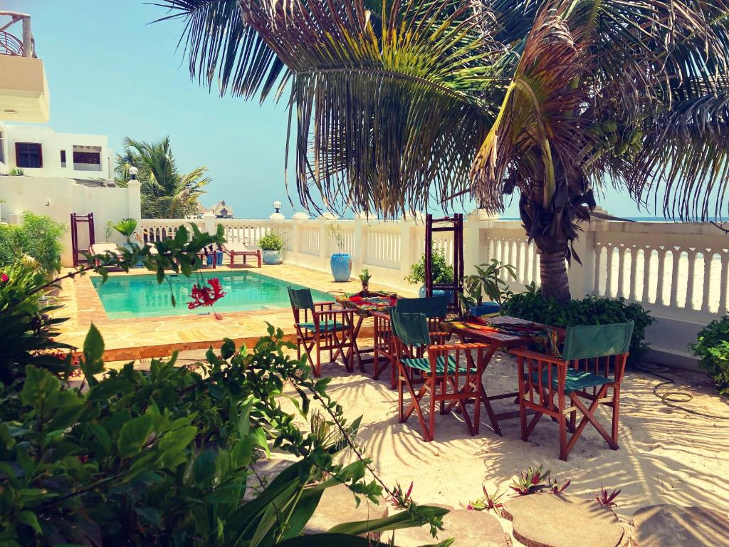 Bazén v ubytování Mambo Paradise nebo v jeho okolí