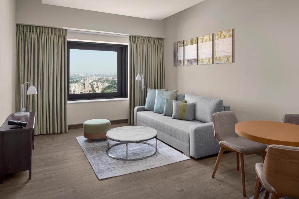 
1 King Premium City View with Kitchen
