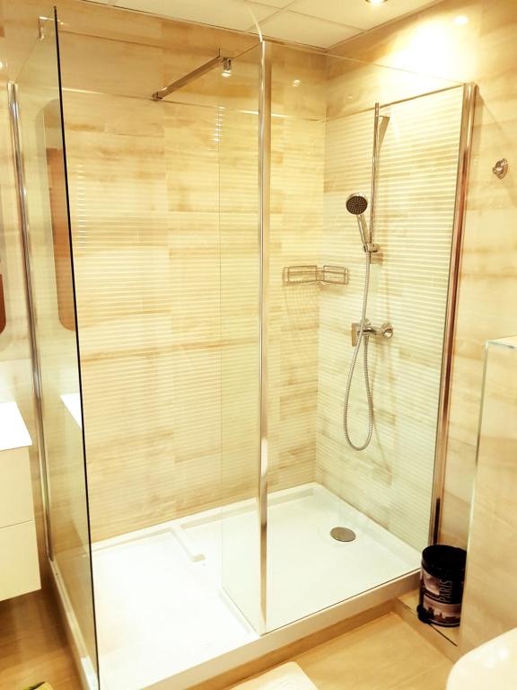 Zdjęcie z galerii obiektu Astra Apartman w mieście Tatabánya