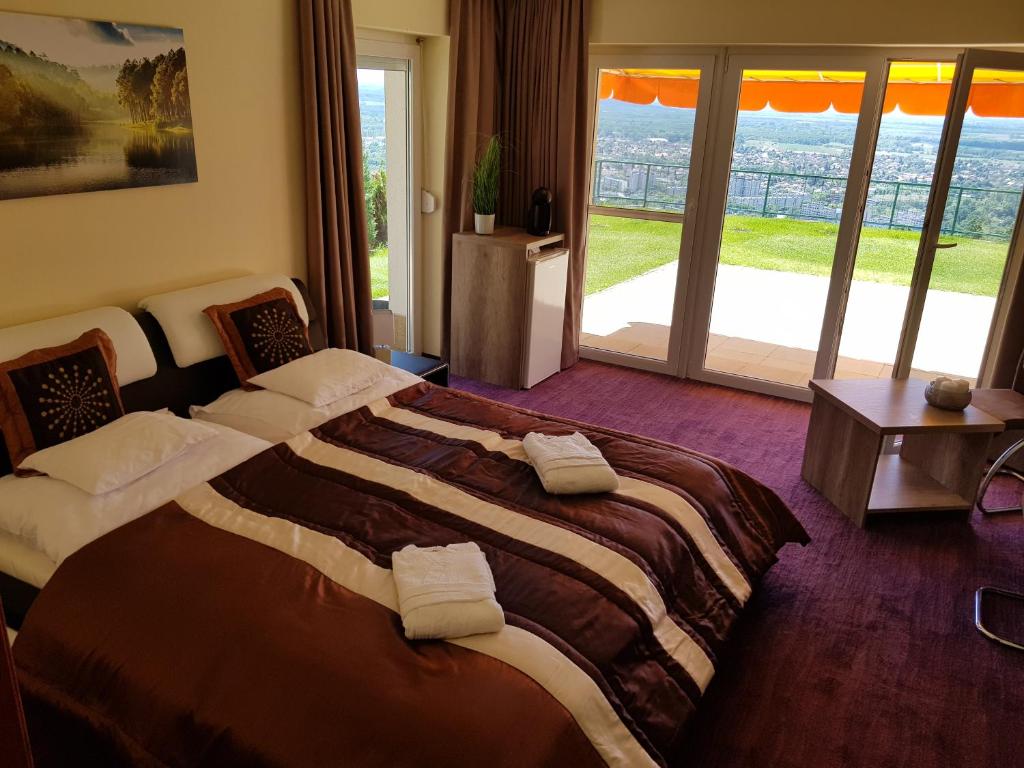 Zdjęcie z galerii obiektu Astra Apartman w mieście Tatabánya