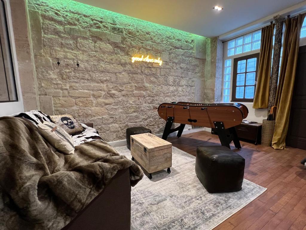 GOOD VIBES Luxurious Loft in Paris 11th, with AC & table football - One-Bedroom Apartment