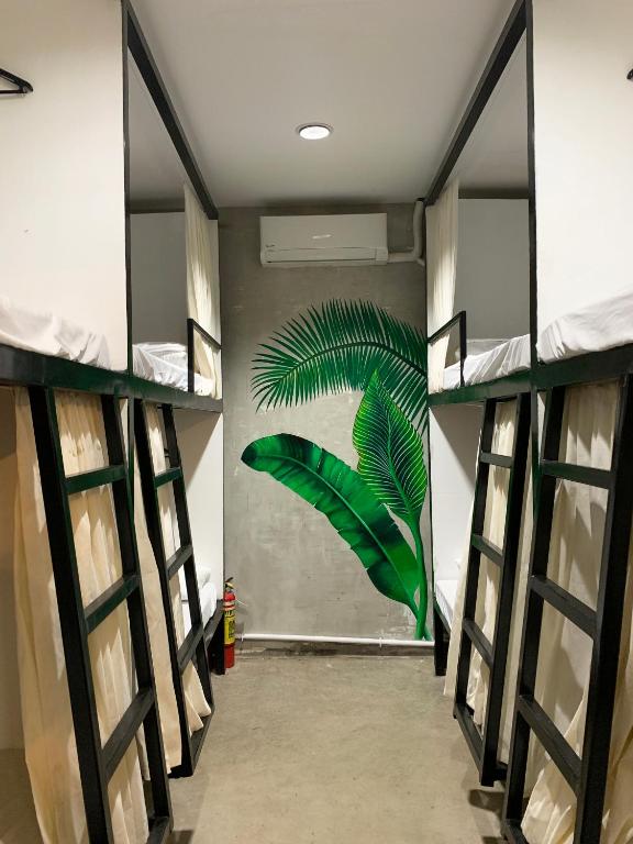 HappyNest Hostel Cebu 객실 침대