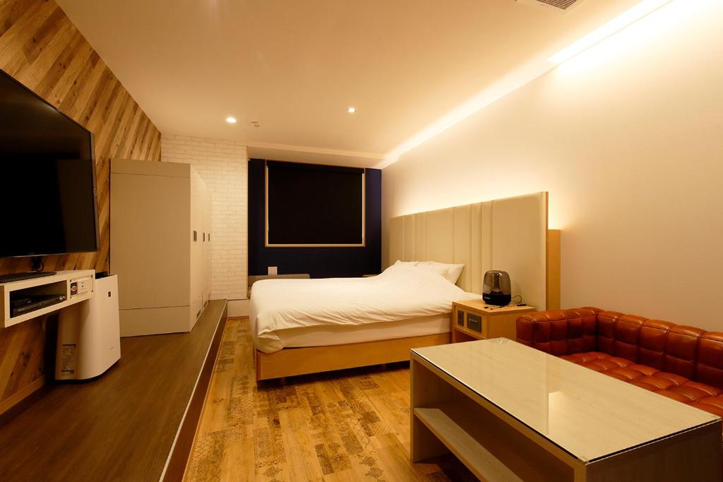 Postel nebo postele na pokoji v ubytování KNOWS HOTEL