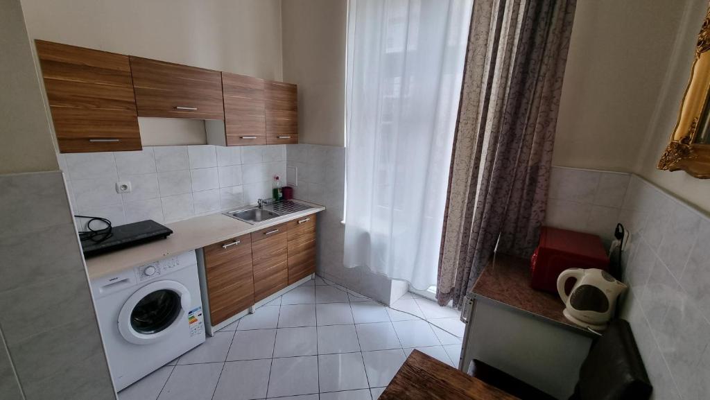 Kuchyňa alebo kuchynka v ubytovaní Florian Apartment 8