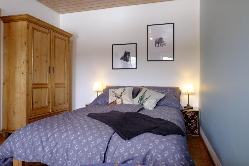 Postel nebo postele na pokoji v ubytování SchwarzWild - Ferienwohnung und Ferienzimmer
