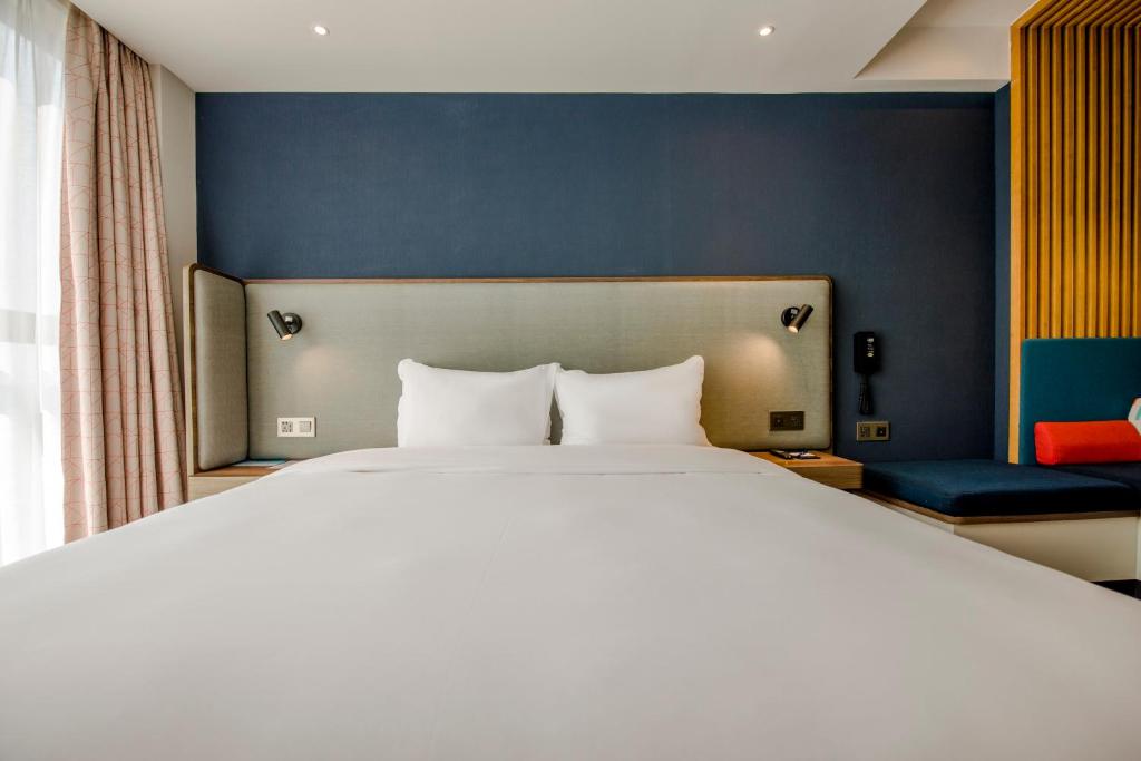 Holiday Inn Express Foshan Chancheng, an IHG Hotel - Room King Estándar Con Vista A La Ciudad