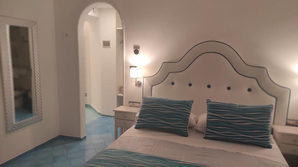 Postel nebo postele na pokoji v ubytování Albergo S. Andrea