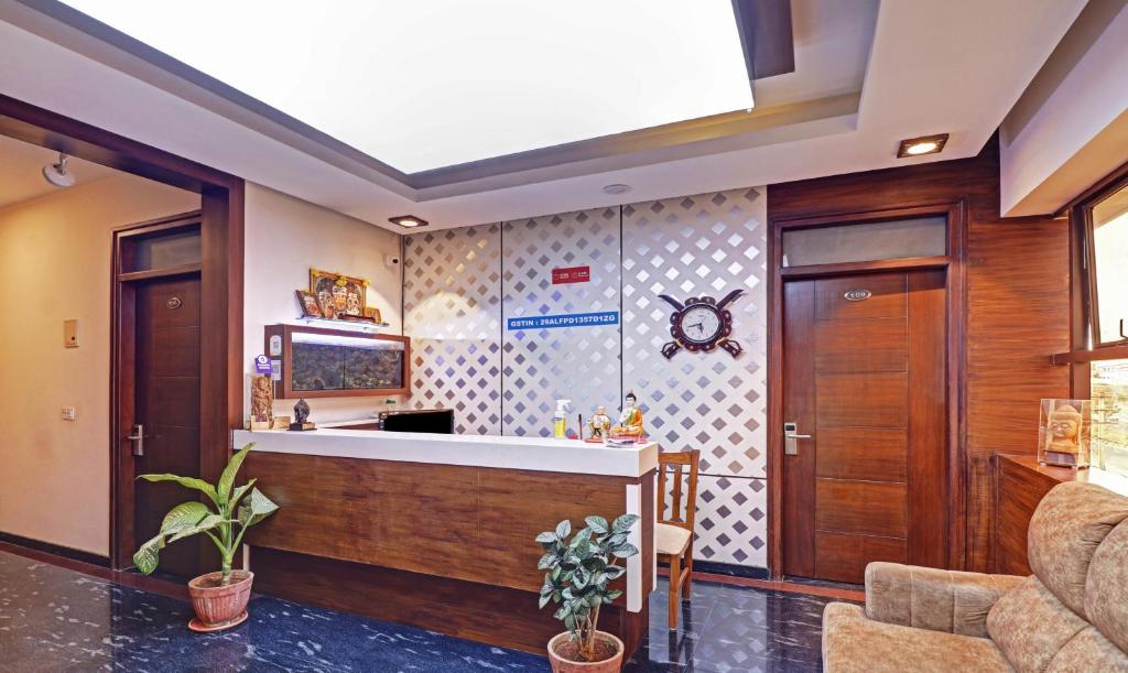 Kuchyň nebo kuchyňský kout v ubytování Treebo RJ Residency