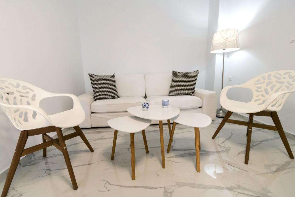 A seating area at Aria apts 100 m from the beach by PosarelliVillas