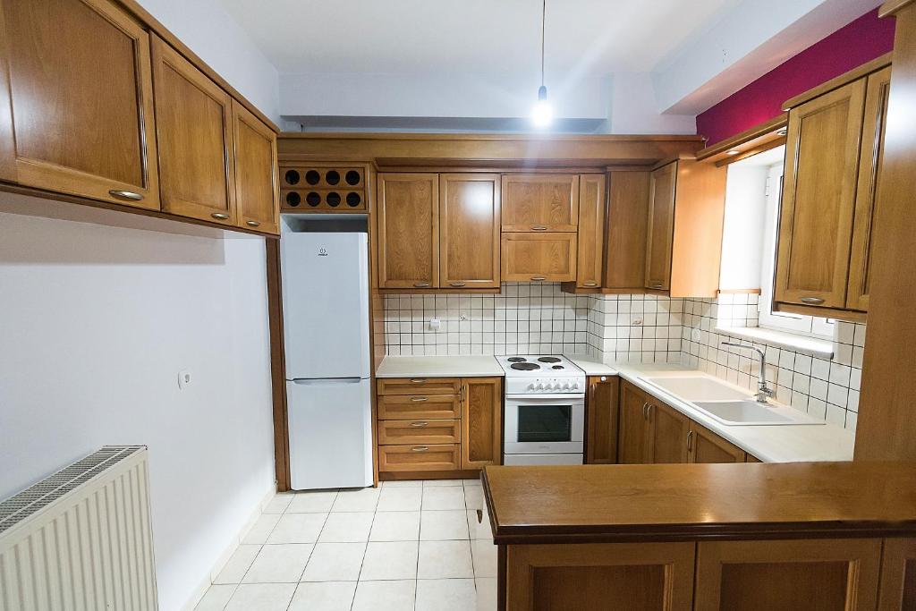 A kitchen or kitchenette at Aria apts 100 m from the beach by PosarelliVillas