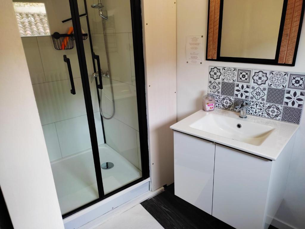 Les Angelots - Twin Room With Private Bathroom