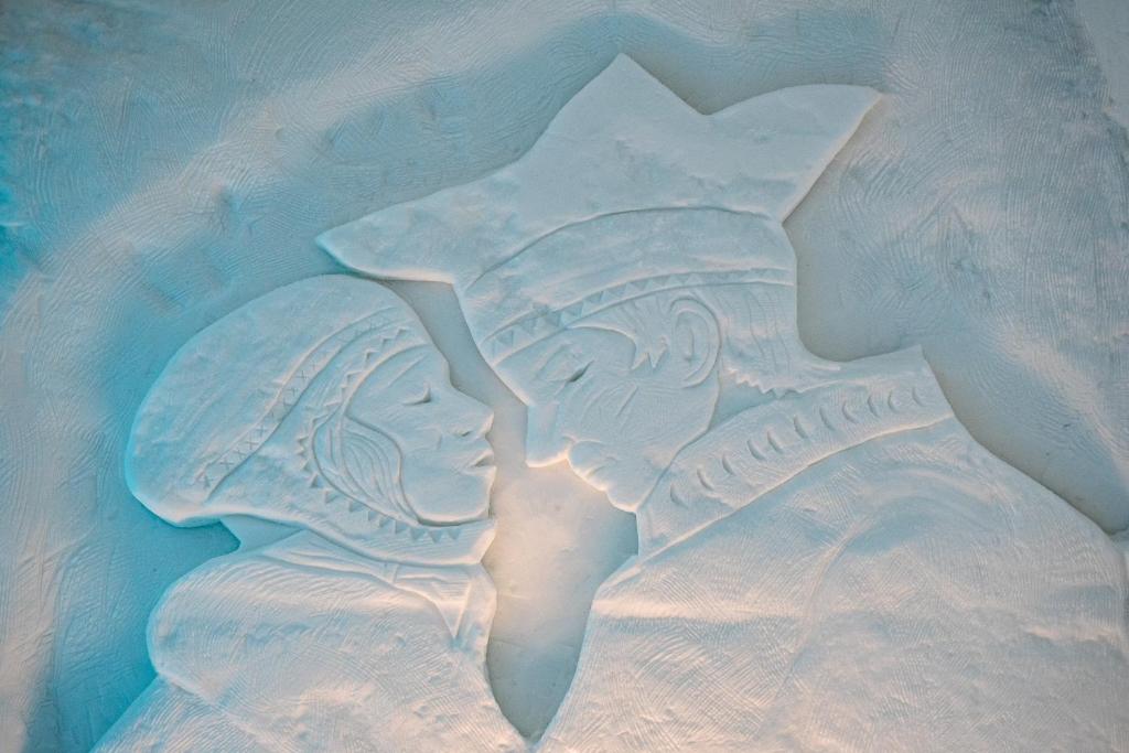 a stone statue of a man and woman at Sorrisniva Igloo Hotel in Alta