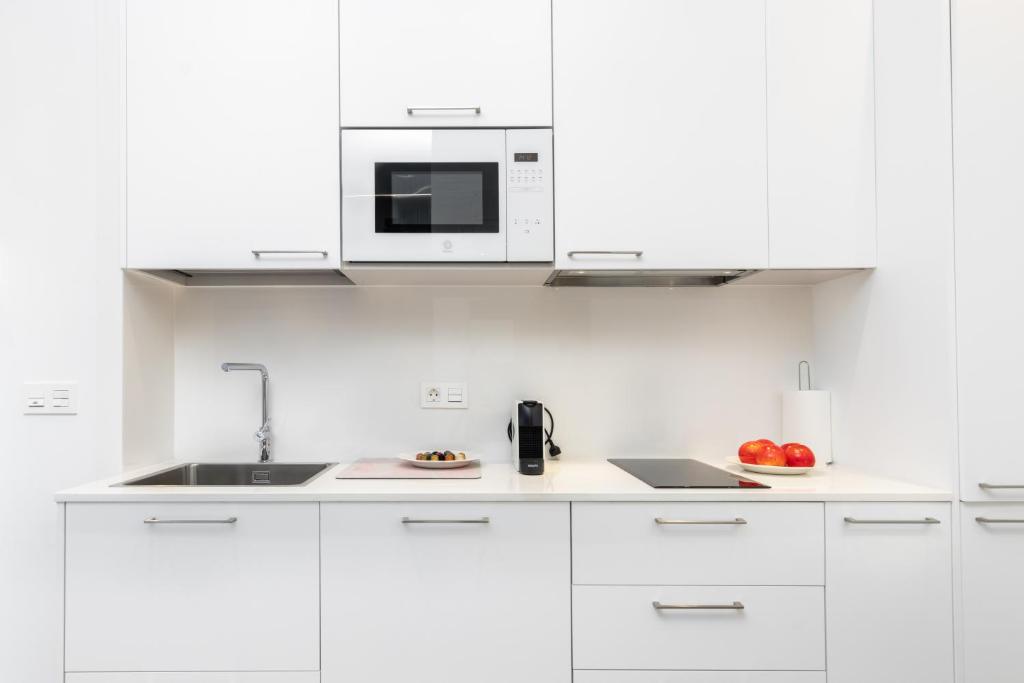 A kitchen or kitchenette at Santa Marina Apartamentuak Zarautz