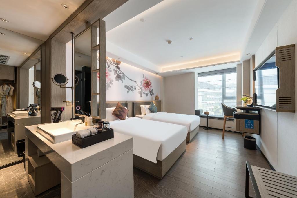 Postel nebo postele na pokoji v ubytování Paco Hotel Canton Tower Pazhou