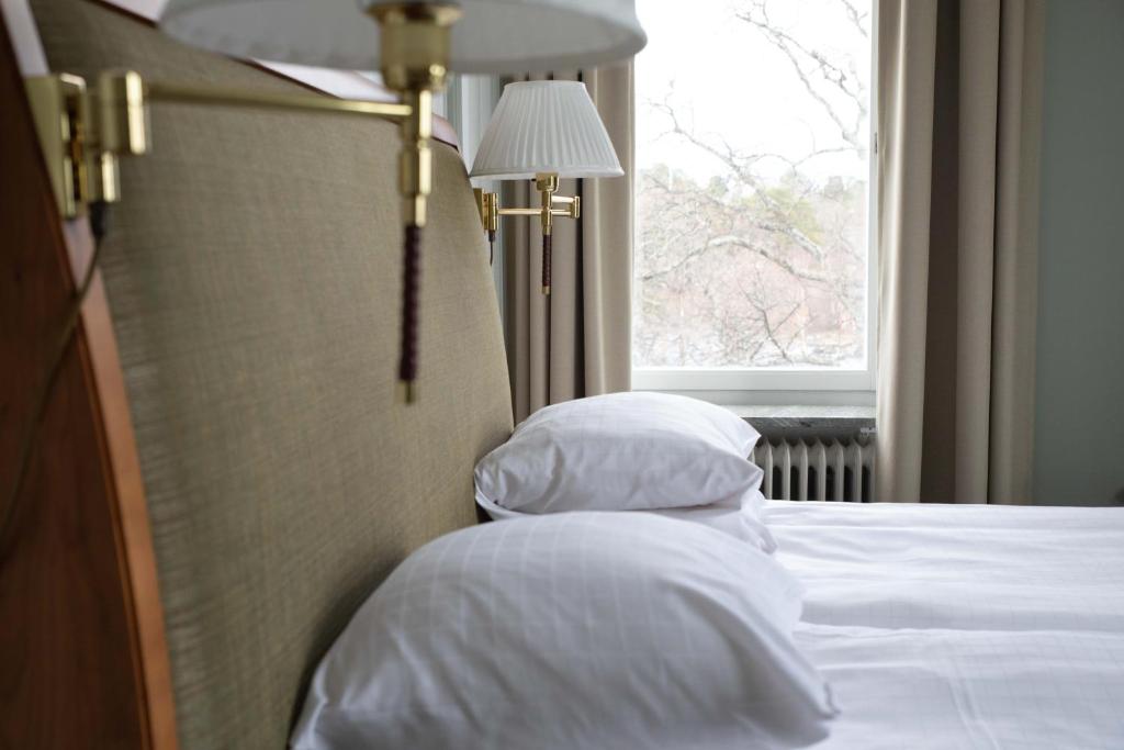 Postel nebo postele na pokoji v ubytování Grand Hotel Saltsjöbaden