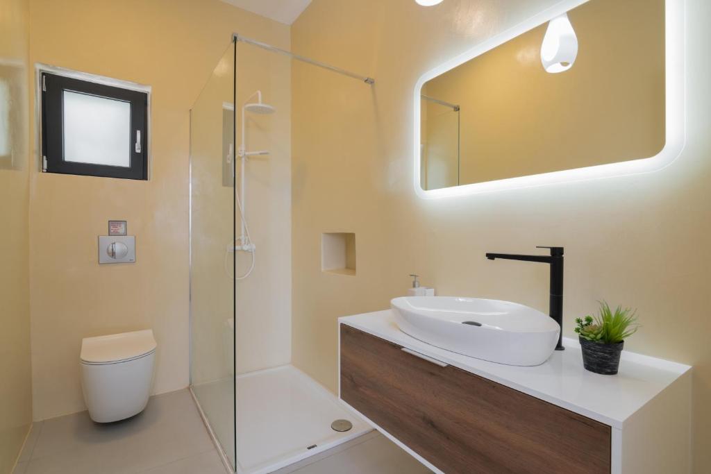 A bathroom at Queen of Zakynthos Luxury Villas