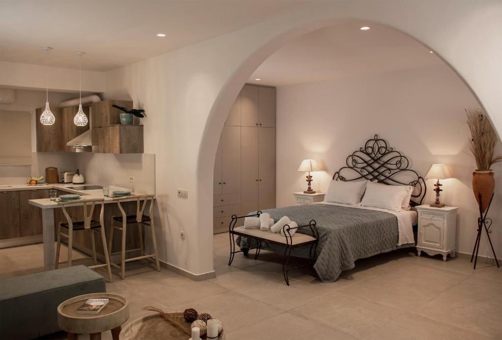 Postel nebo postele na pokoji v ubytování PITHOS MODERN APARTMENTS