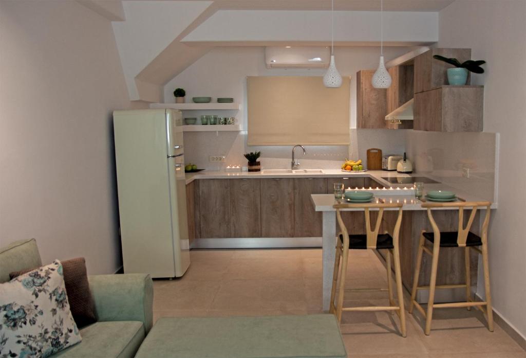 Kuchyň nebo kuchyňský kout v ubytování PITHOS MODERN APARTMENTS